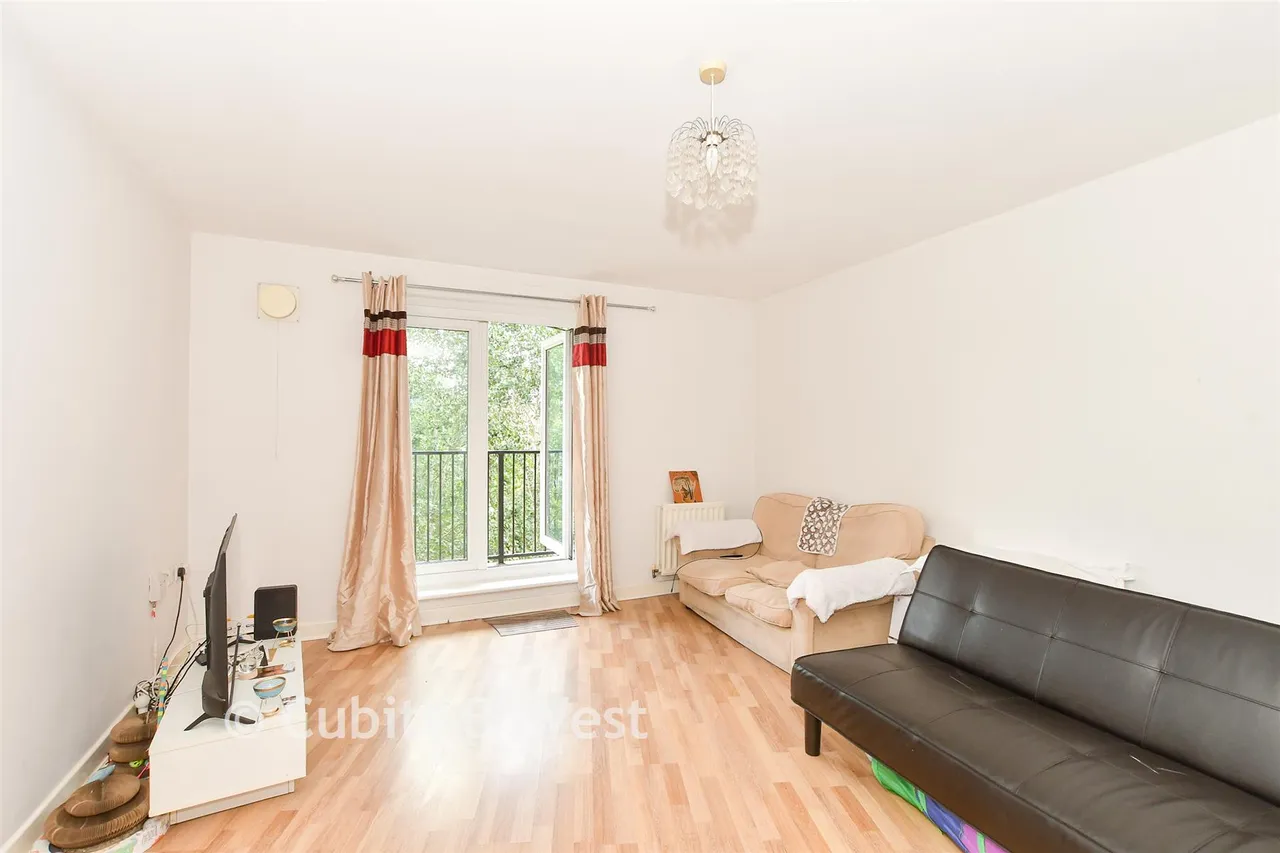 Woodfield Road, Crawley, RH10, photo 5