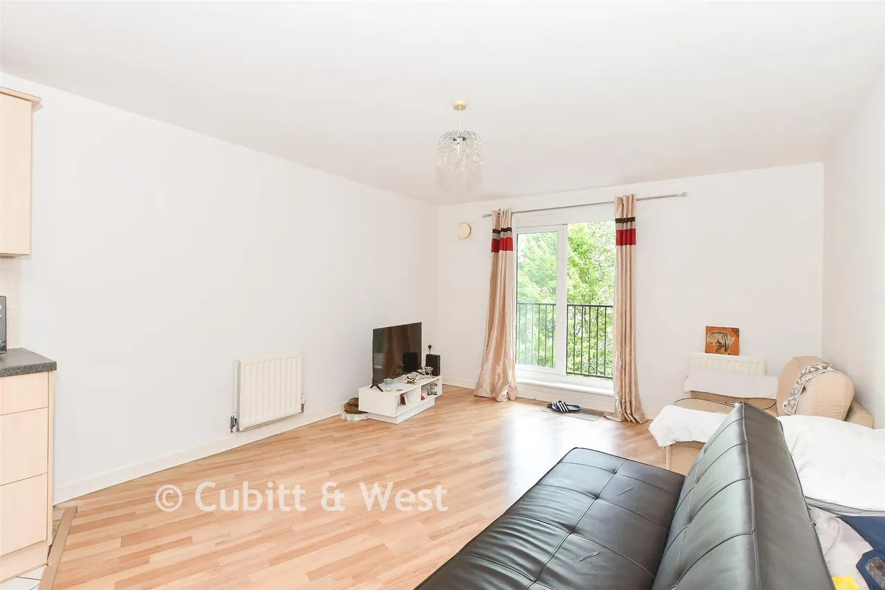 Woodfield Road, Crawley, RH10, photo 6