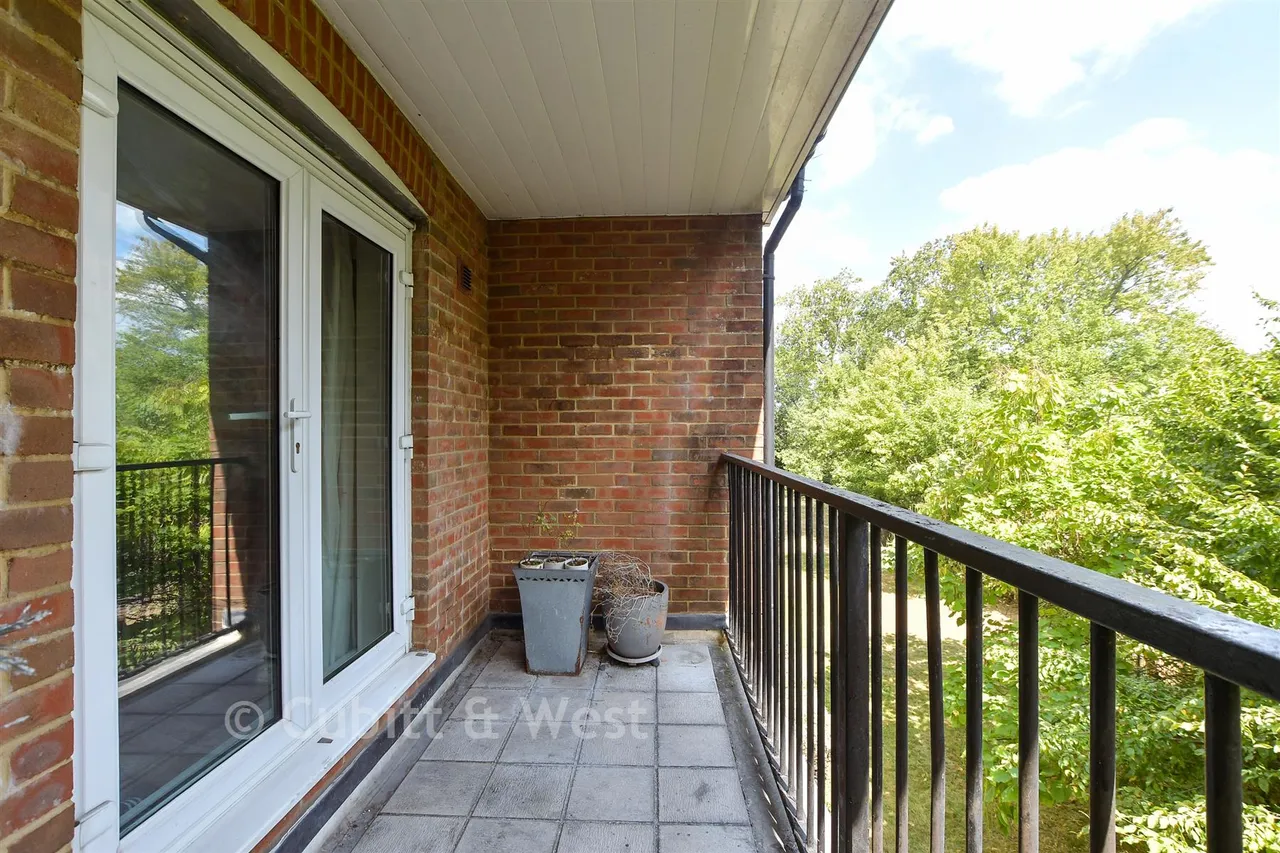 Woodfield Road, Crawley, RH10, photo 7