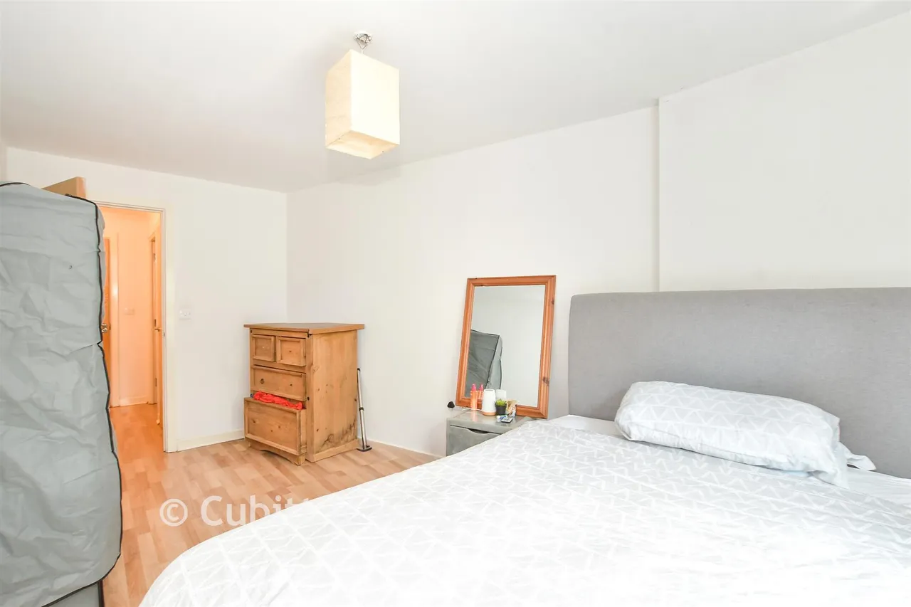 Woodfield Road, Crawley, RH10, photo 11