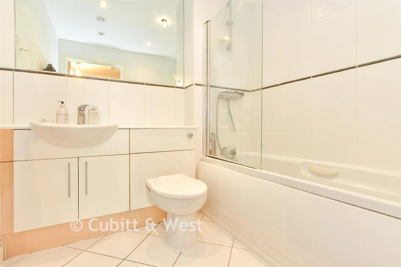 Woodfield Road, Crawley, RH10, photo 13