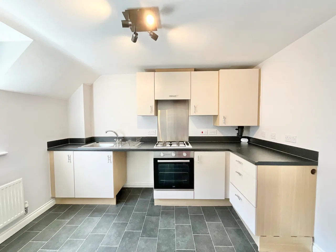 Riverside Crescent, Hall Yard, ST10, photo 2