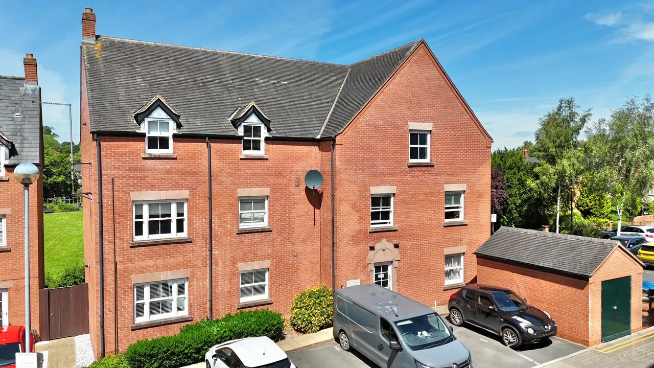 2 bed flat for sale, Riverside Crescent, Hall Yard, ST10
