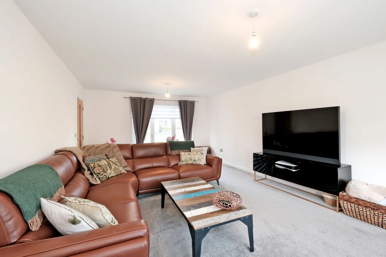 Daisy Close, Mintlaw, AB42, photo 3