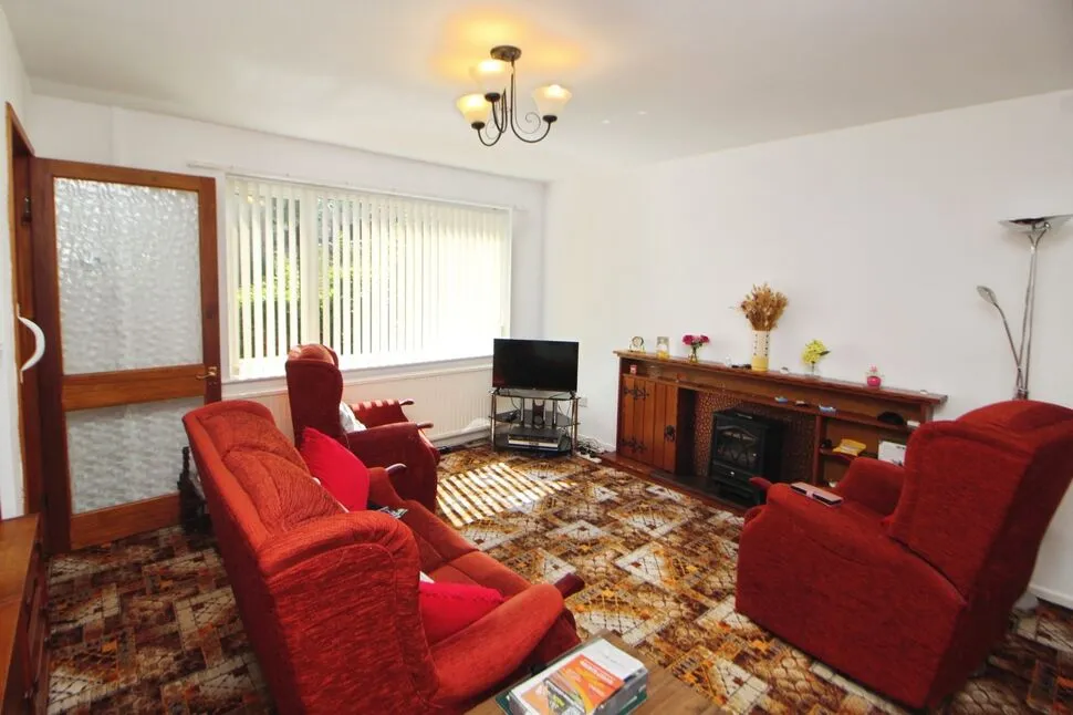 Longclough Drive, Glossop, Derbyshire, SK13, photo 2