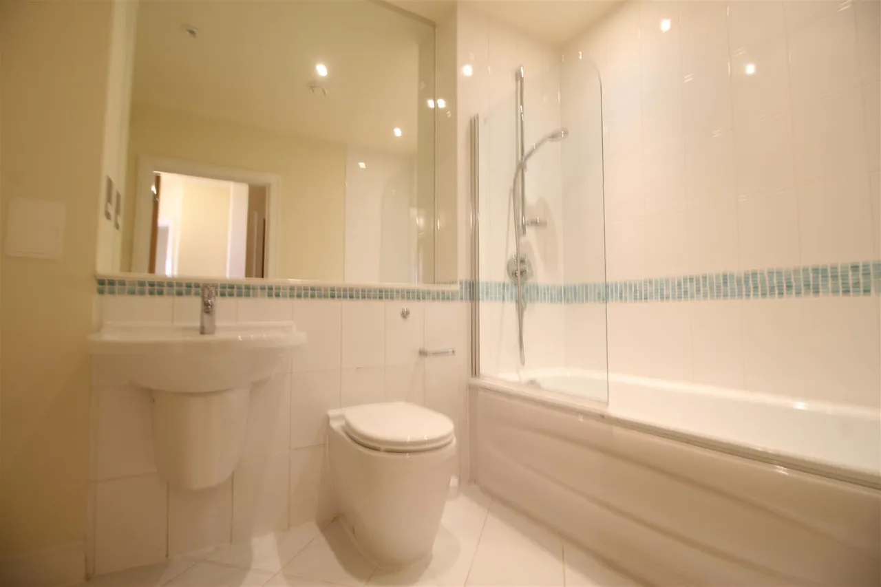 Goldsworth Road, Woking, GU21, photo 7