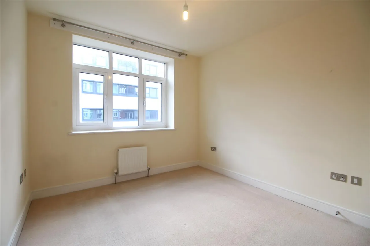 Goldsworth Road, Woking, GU21, photo 6
