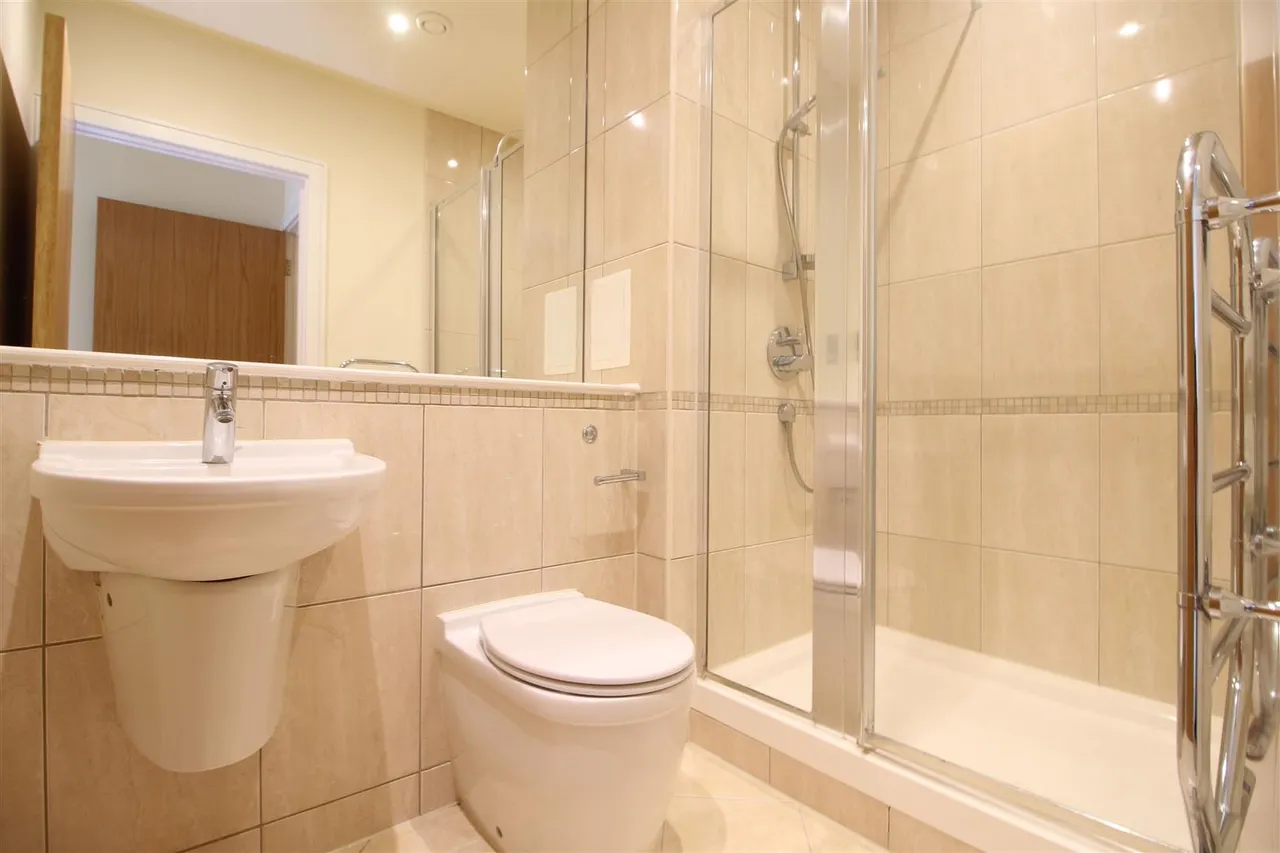 Goldsworth Road, Woking, GU21, photo 5