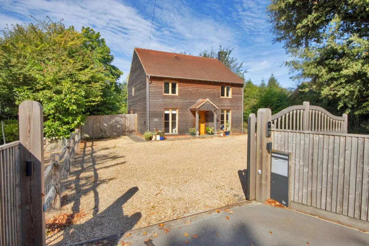 3 bed new development for sale — The Common, Sissinghurst, Cranbrook, Kent, TN17 2AF