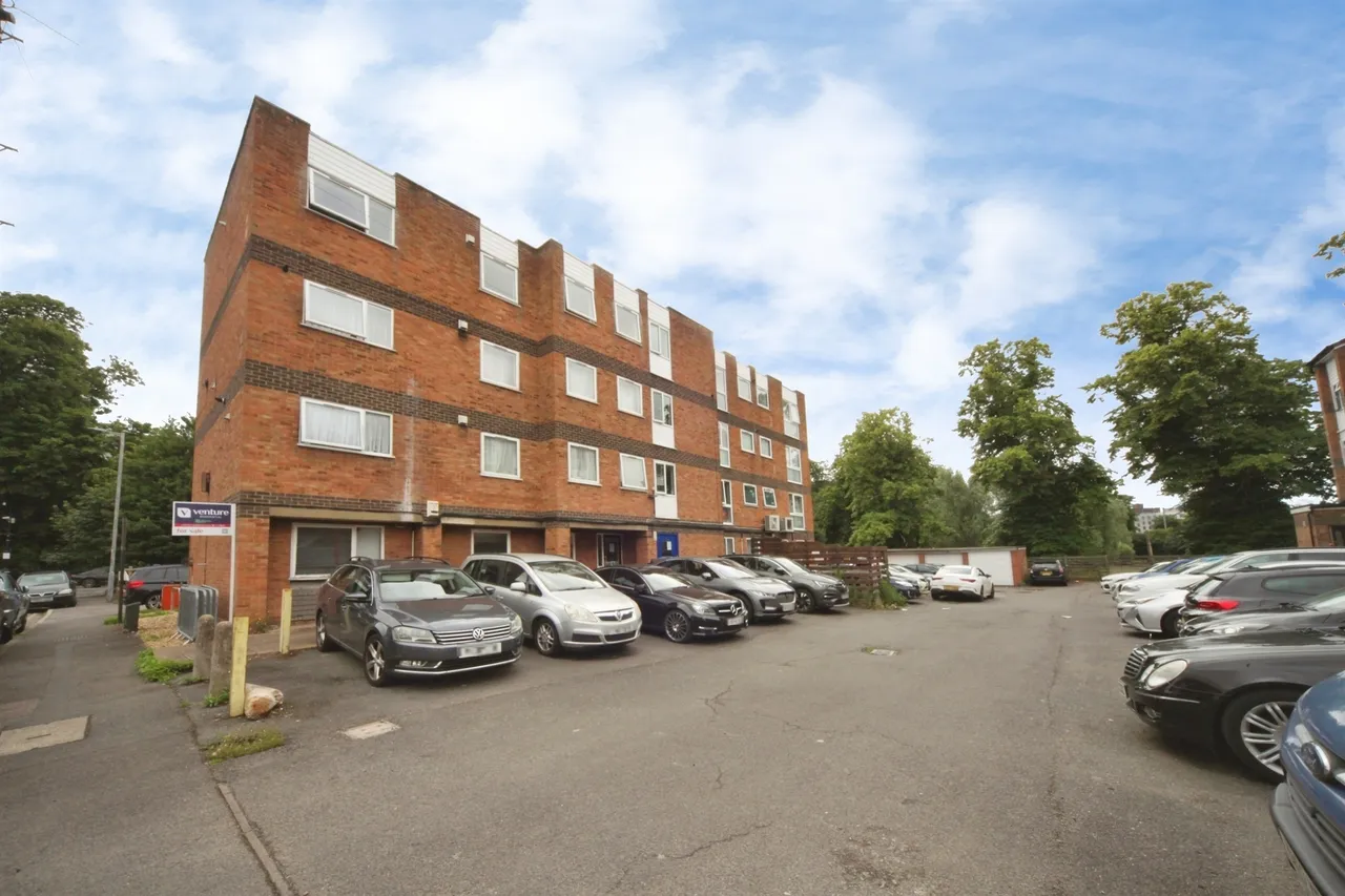 3 bed flat for sale, Brook Street, Luton, LU3