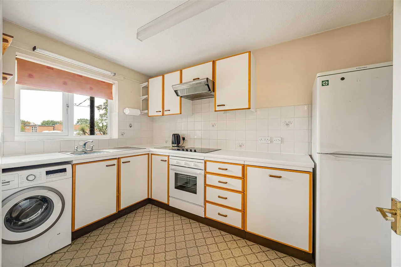 St. Barnabas Road, Emmer Green, RG4, photo 5