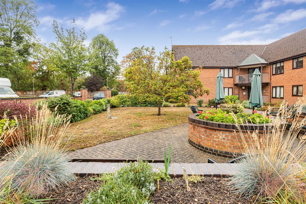 St. Barnabas Road, Emmer Green, RG4, photo 8