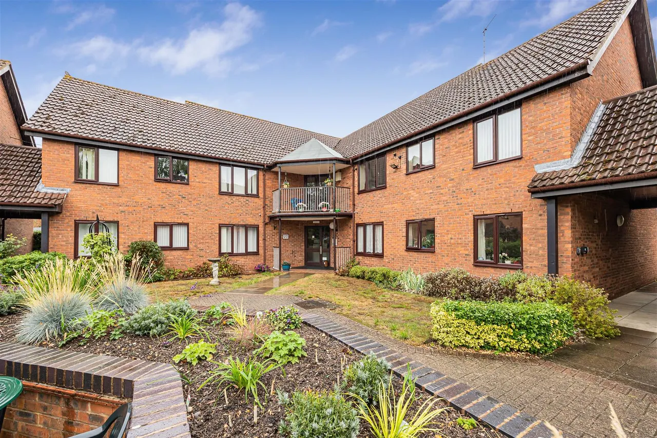 St. Barnabas Road, Emmer Green, RG4, photo 11