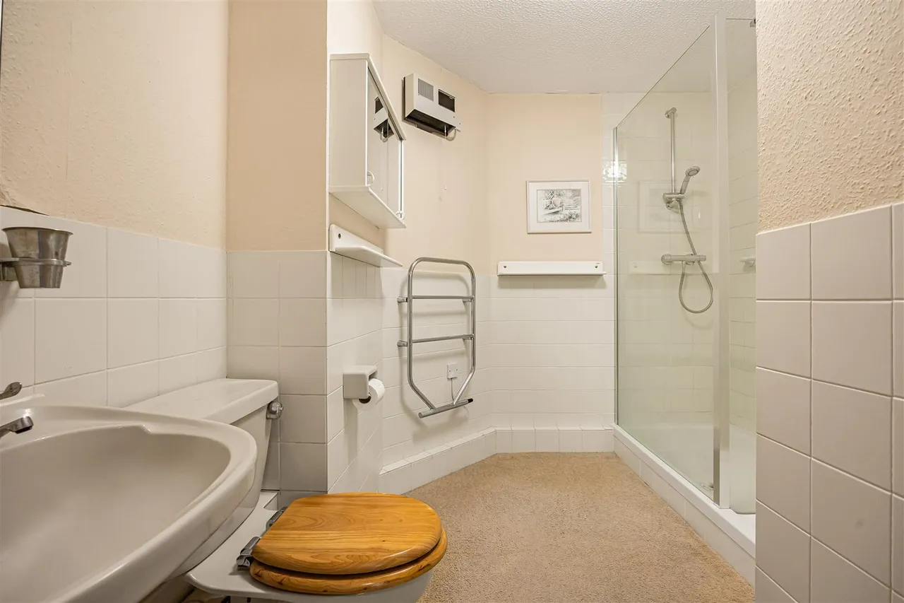 St. Barnabas Road, Emmer Green, RG4, photo 10