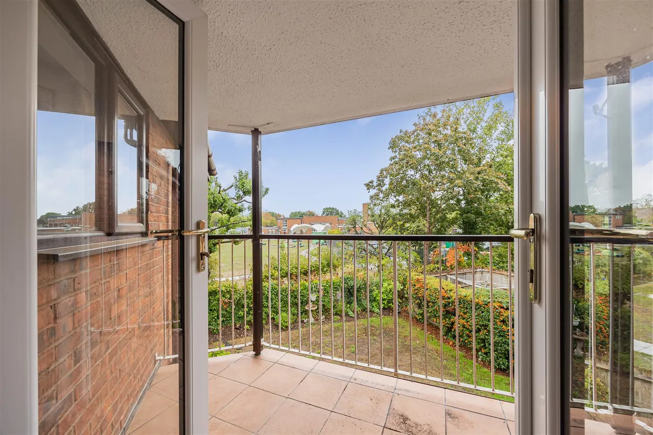 St. Barnabas Road, Emmer Green, RG4, photo 4