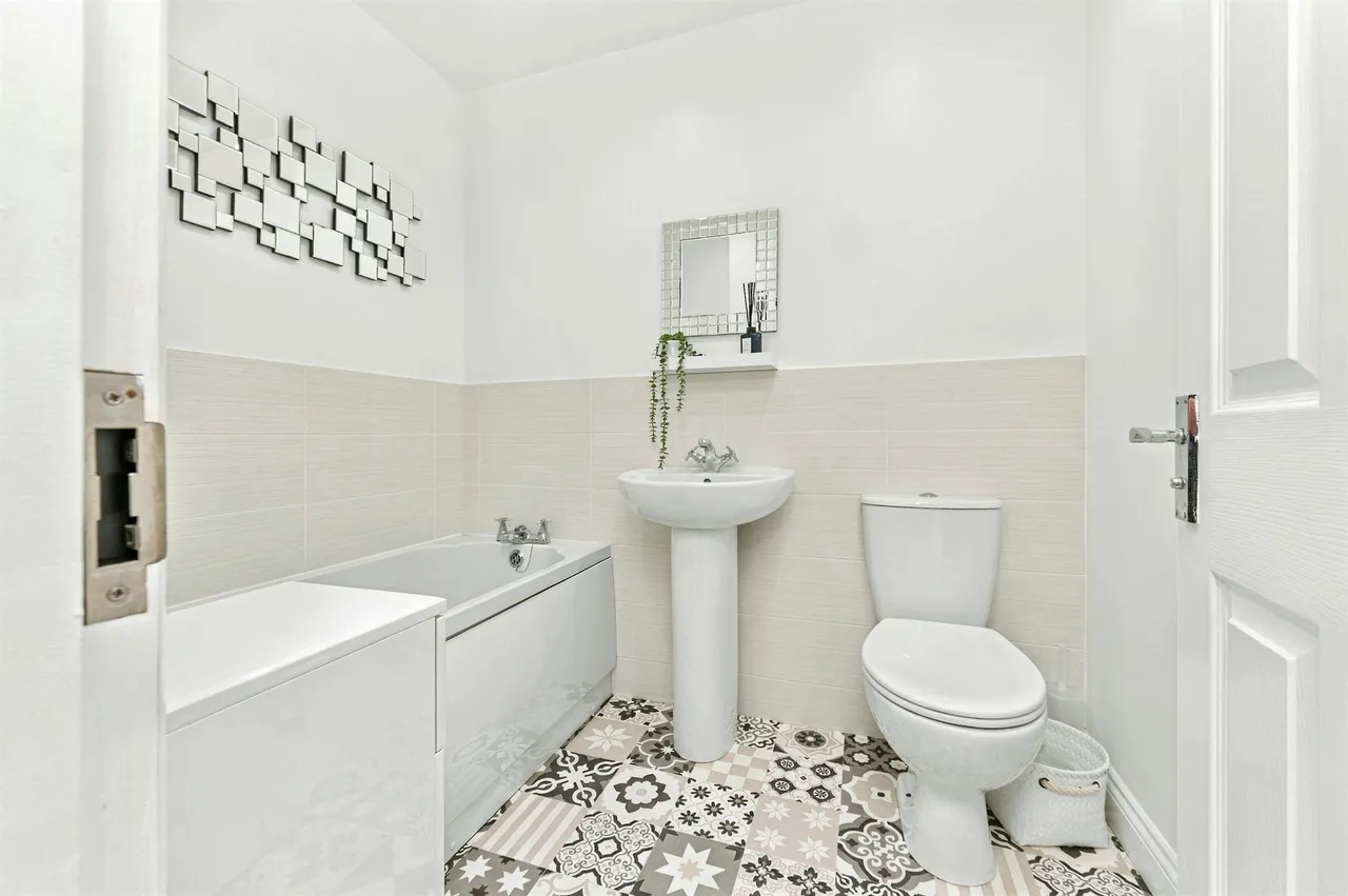 Brunswick Place, Heckmondwike, WF16, photo 15