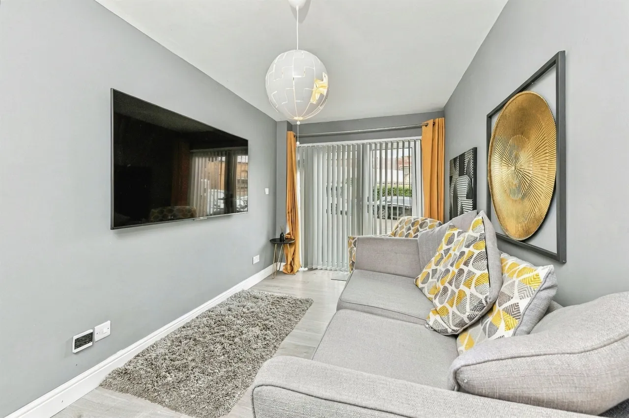 Brunswick Place, Heckmondwike, WF16, photo 10