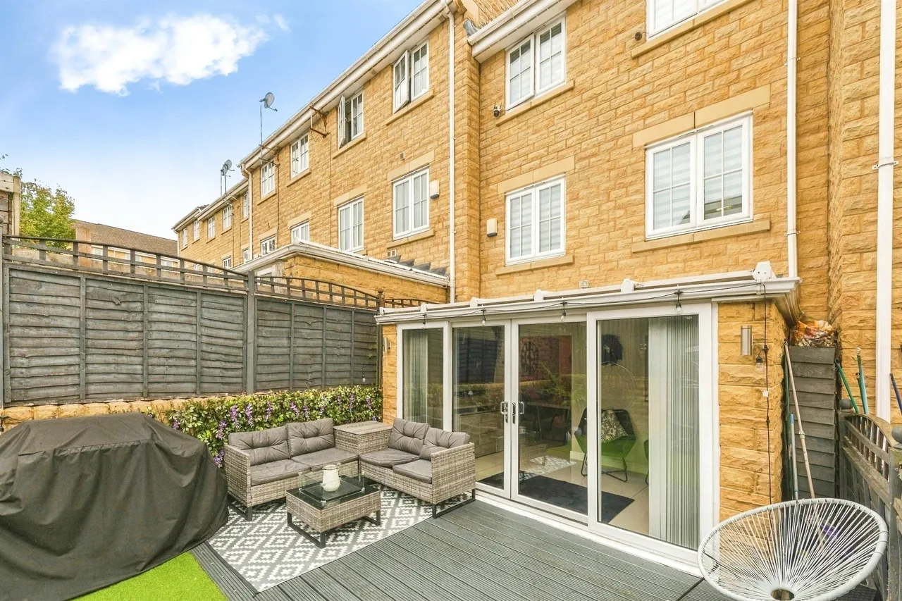 Brunswick Place, Heckmondwike, WF16, photo 20