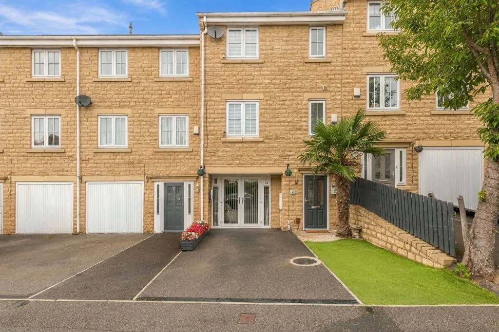 4 bed house for sale, Brunswick Place, Heckmondwike, WF16