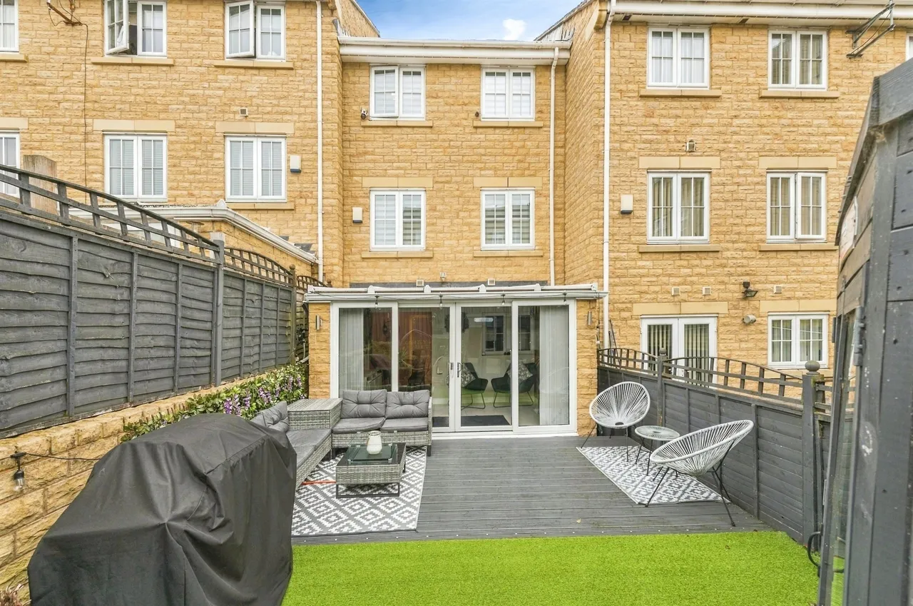 Brunswick Place, Heckmondwike, WF16, photo 19