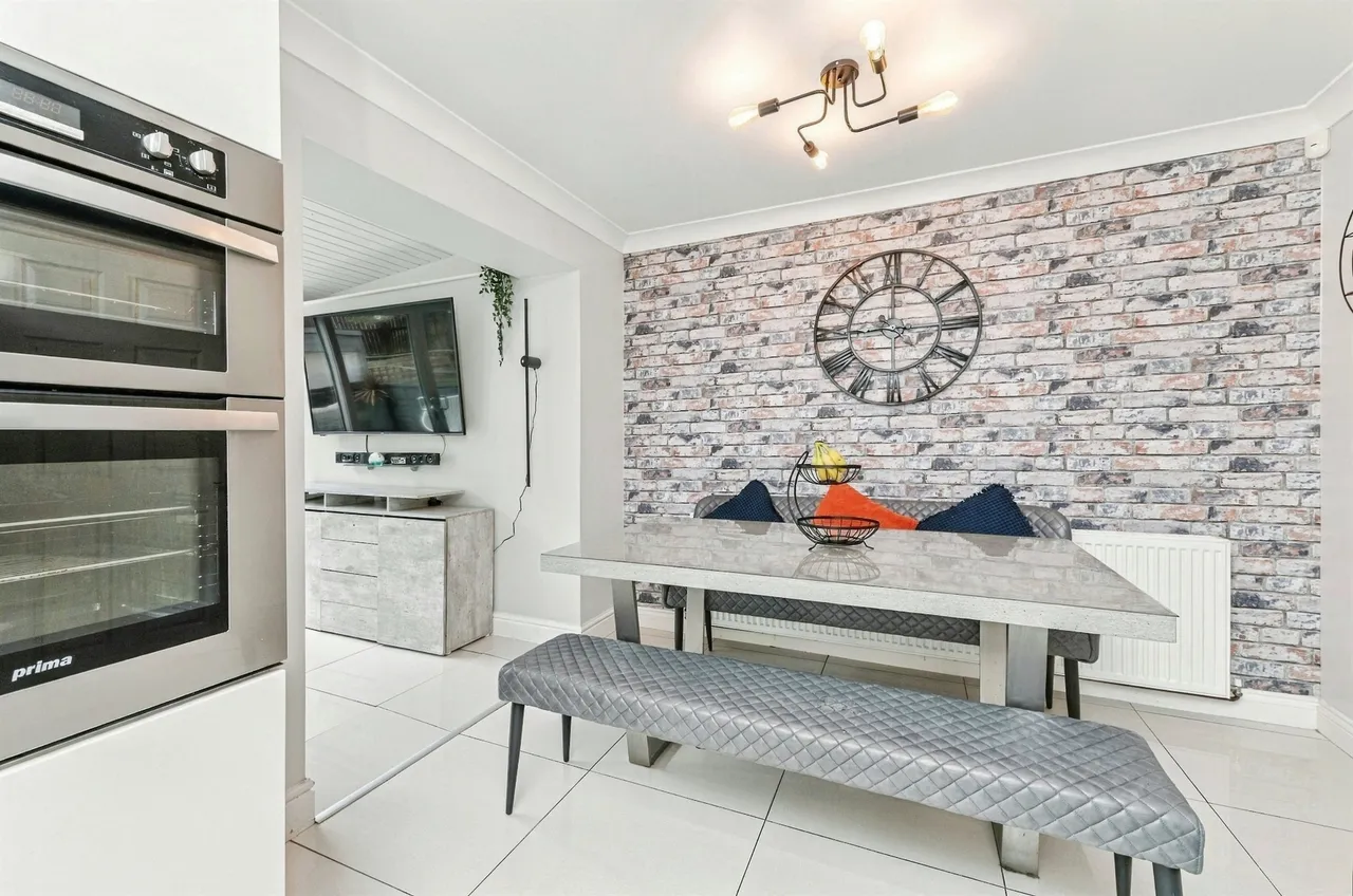 Brunswick Place, Heckmondwike, WF16, photo 6