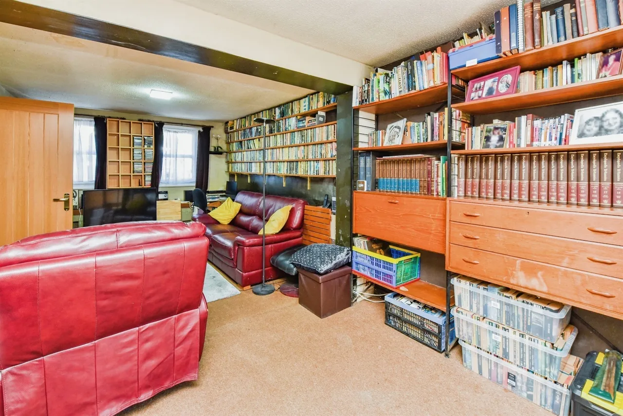 Wood Lane, Chippenham, SN15, photo 3