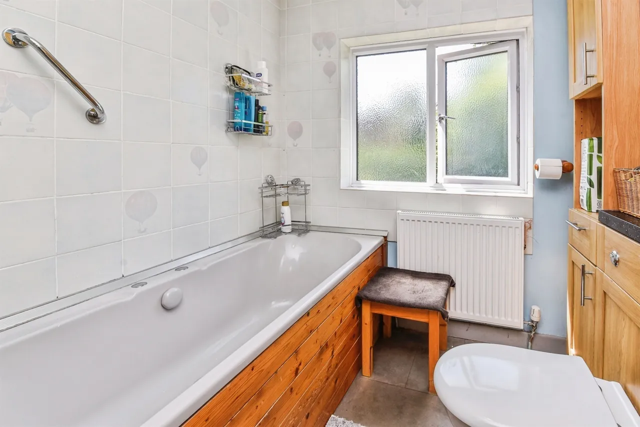 Wood Lane, Chippenham, SN15, photo 11