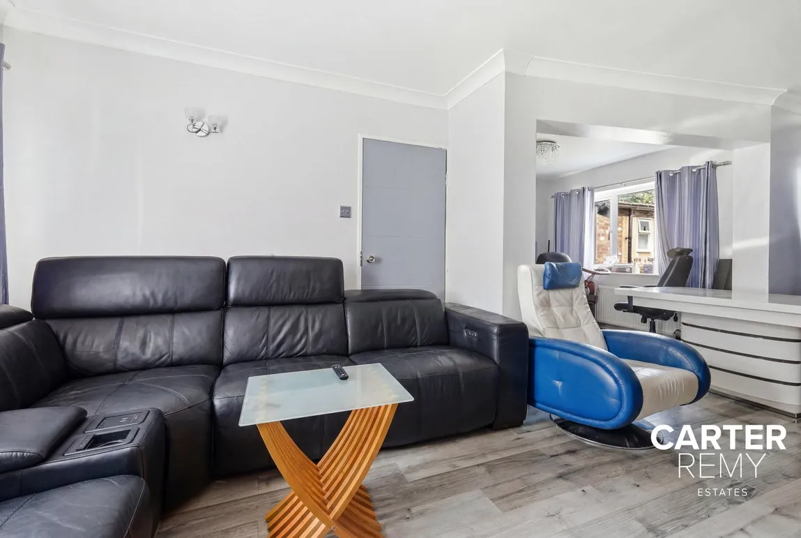 Theydon Crescent, Basildon, SS14, photo 8