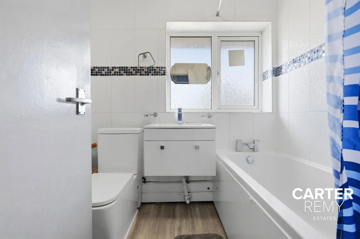 Theydon Crescent, Basildon, SS14, photo 15