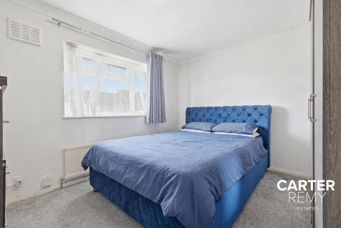 Theydon Crescent, Basildon, SS14, photo 9