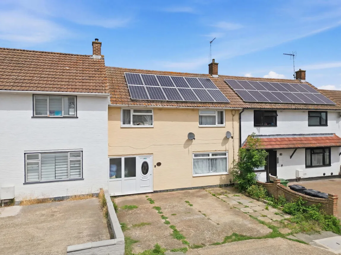 4 bed property for sale, Theydon Crescent, Basildon, SS14