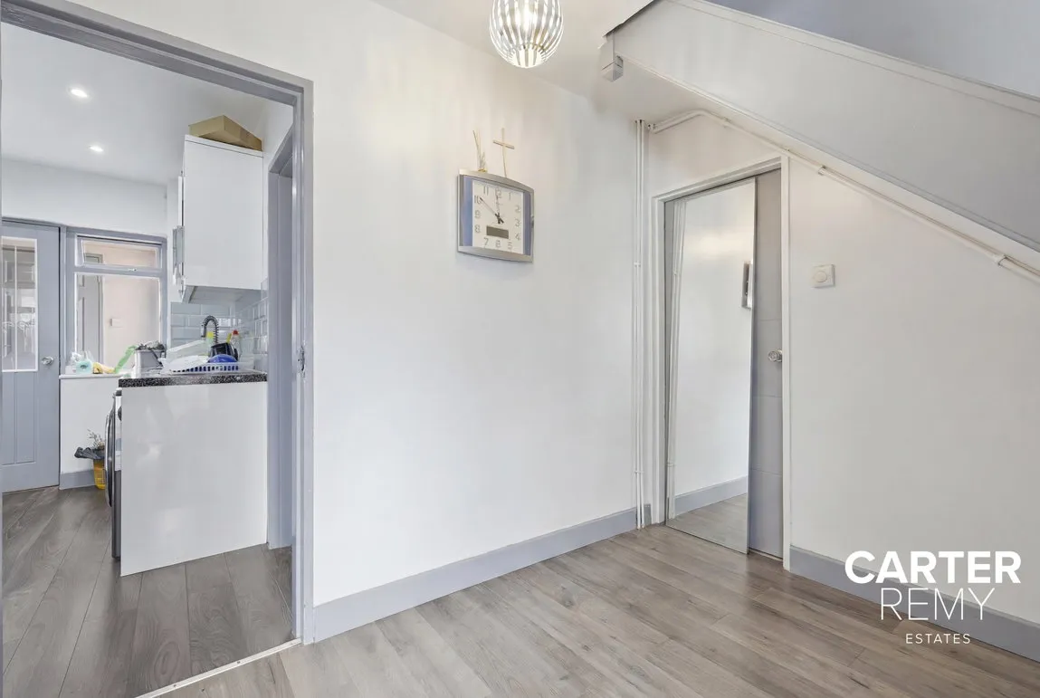 Theydon Crescent, Basildon, SS14, photo 5