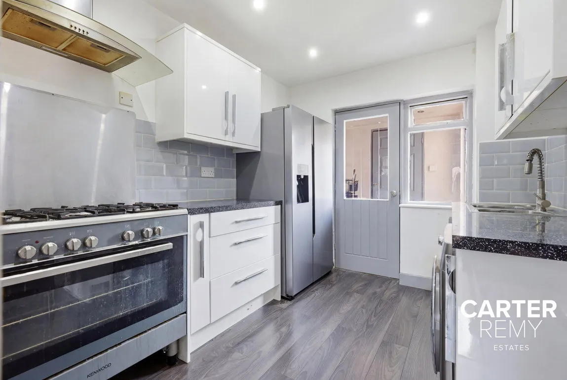 Theydon Crescent, Basildon, SS14, photo 2