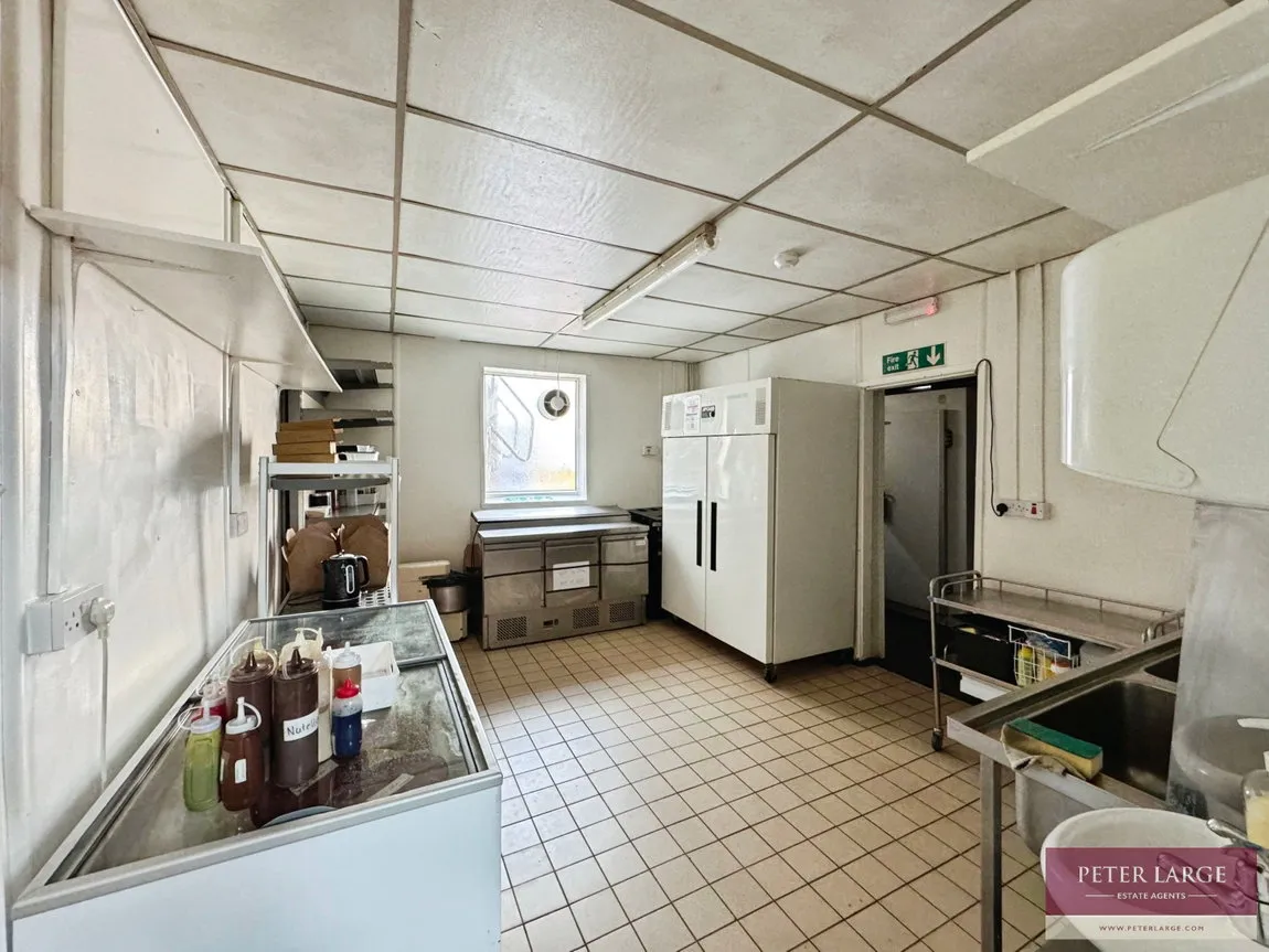 Kinmel Street, Rhyl, LL18 1AE, photo 5