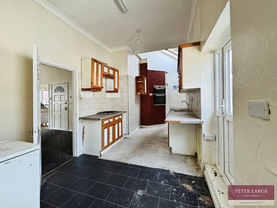 Kinmel Street, Rhyl, LL18 1AE, photo 9