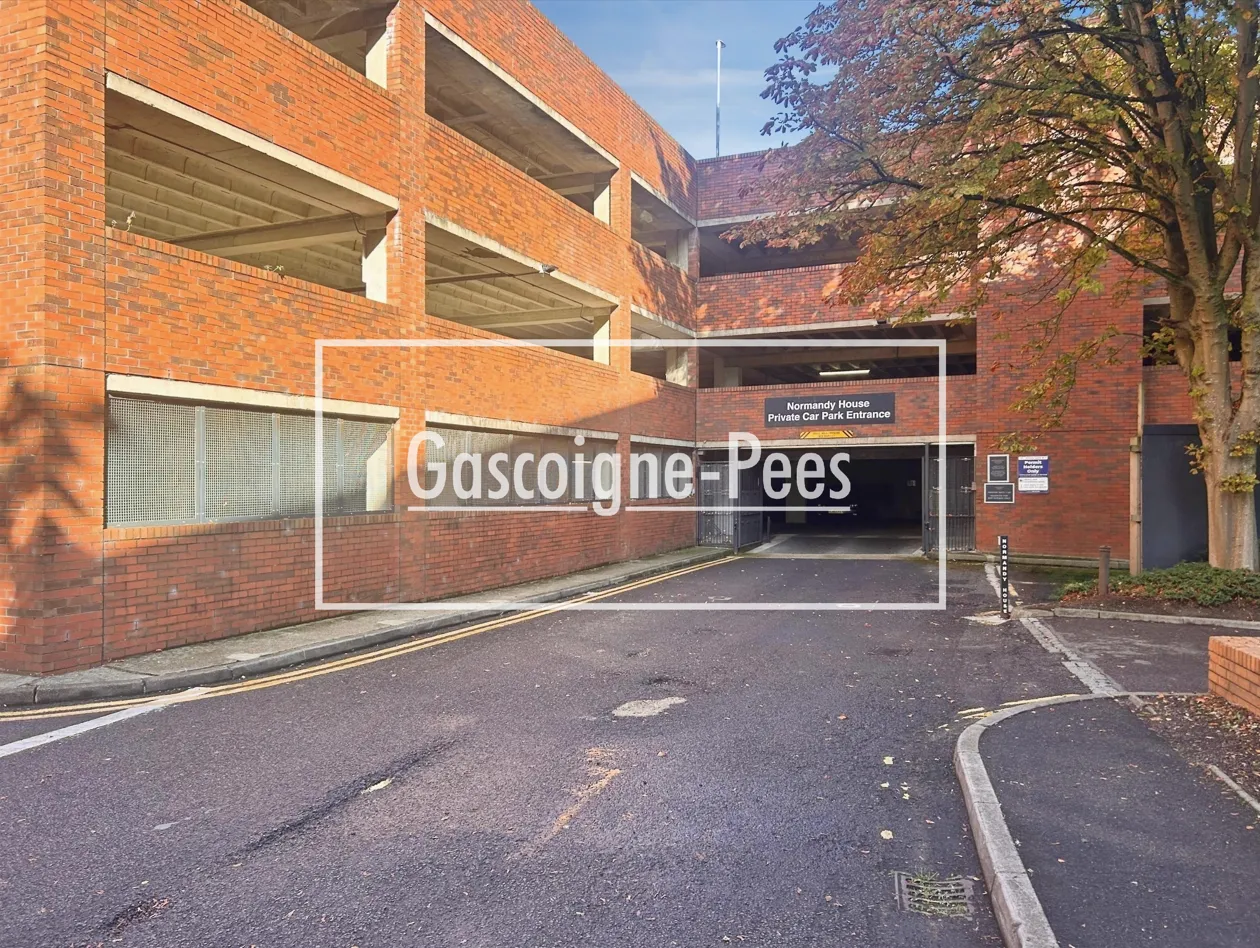 Basingstoke Town Center, RG21, photo 10