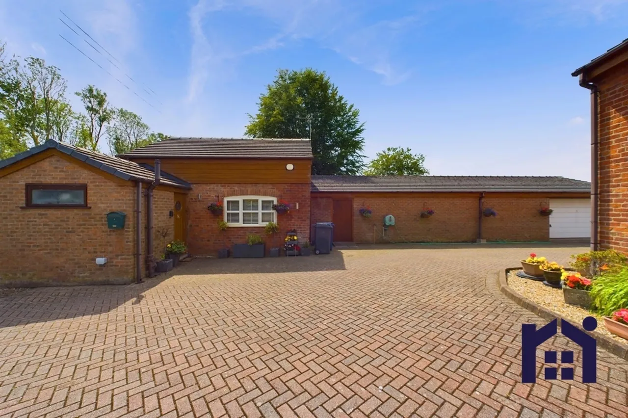 172a Longmeanygate, Midge Hall, Leyland, PR26 6TD, photo 23