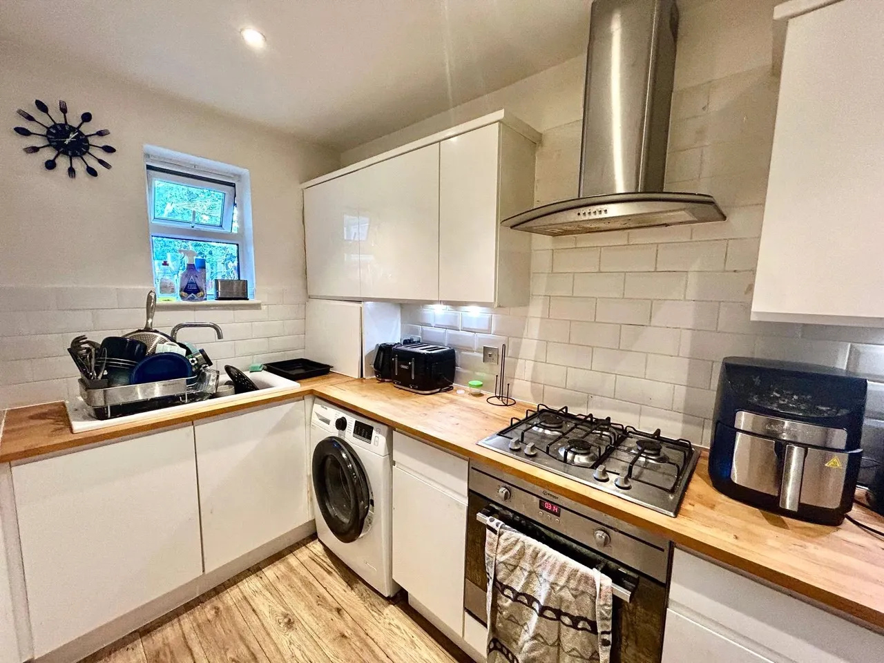 Alexandra Road, Farnborough, Hampshire, GU14 6TX, photo 3