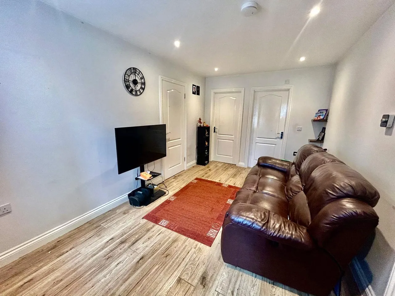 Alexandra Road, Farnborough, Hampshire, GU14 6TX, photo 2