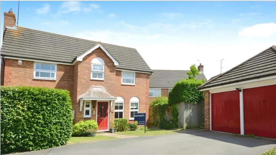 4 bed house to rent, Marathon Close, Woodley, RG5