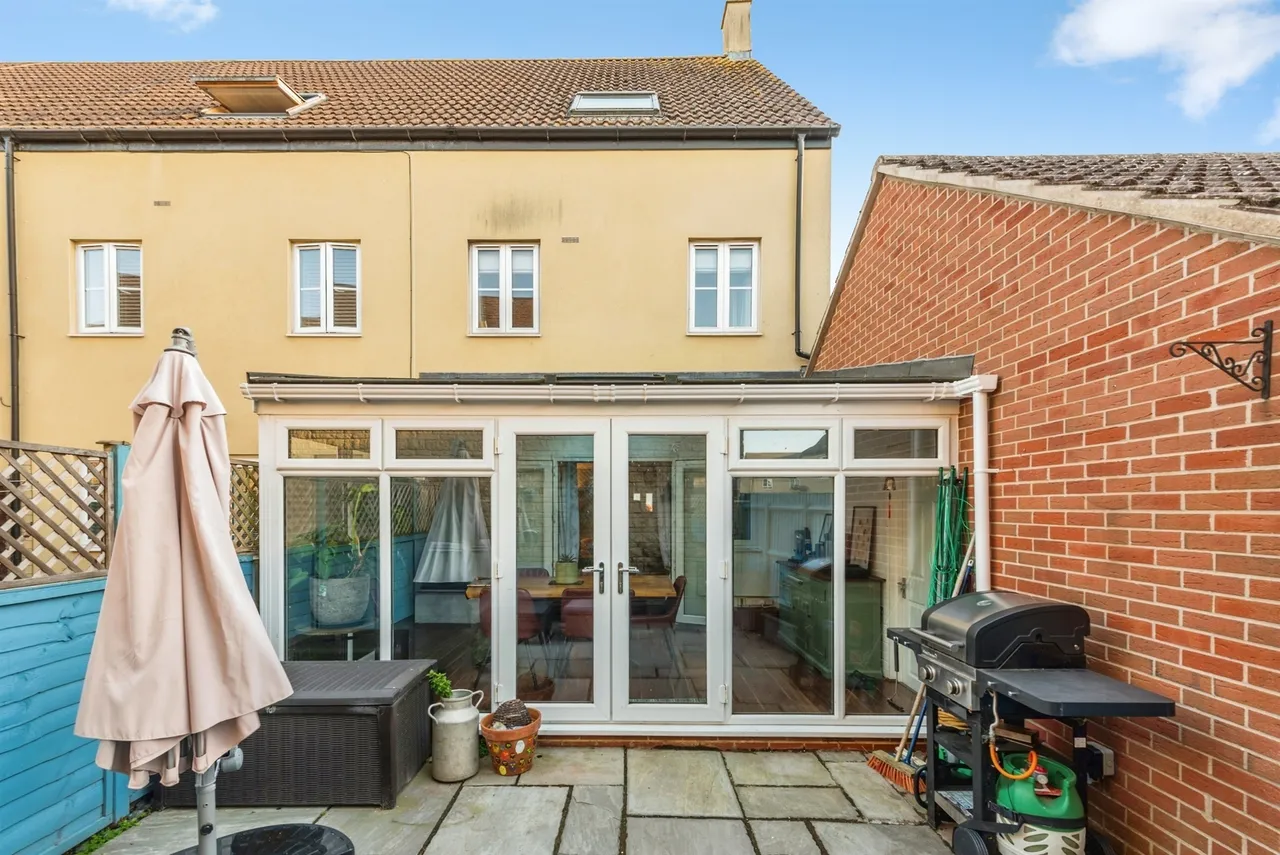 Cassini Drive, Swindon, SN25, photo 13