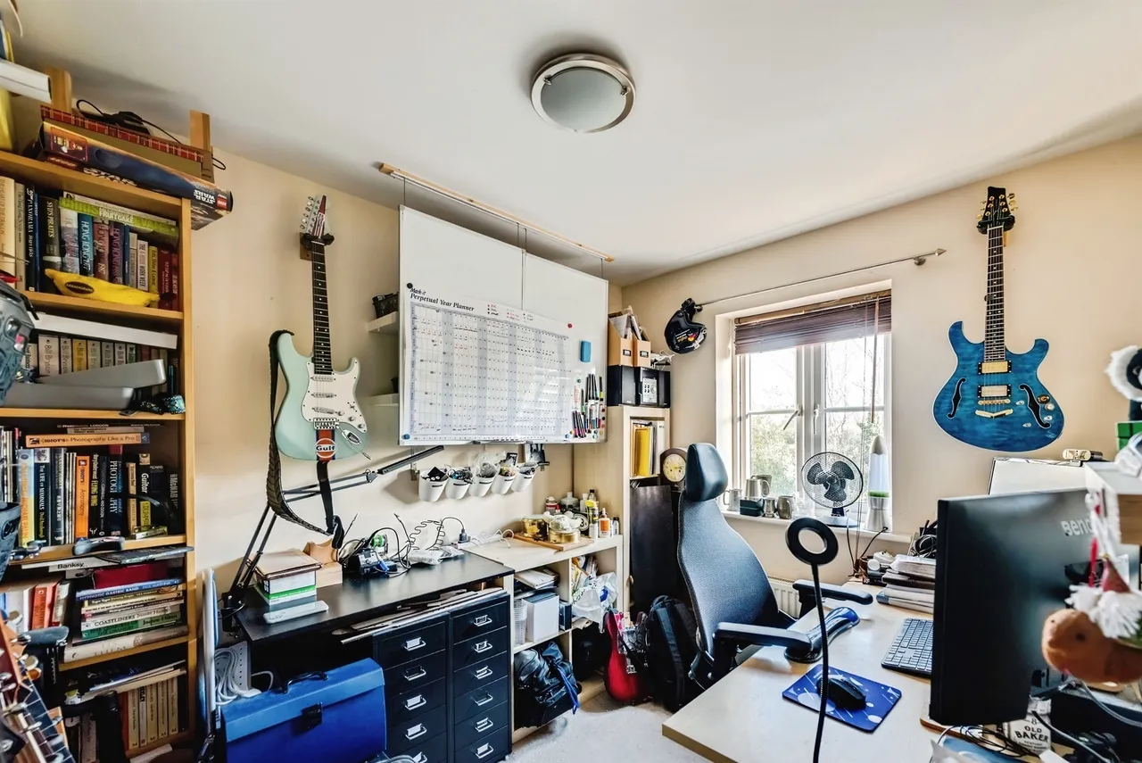 Cassini Drive, Swindon, SN25, photo 9