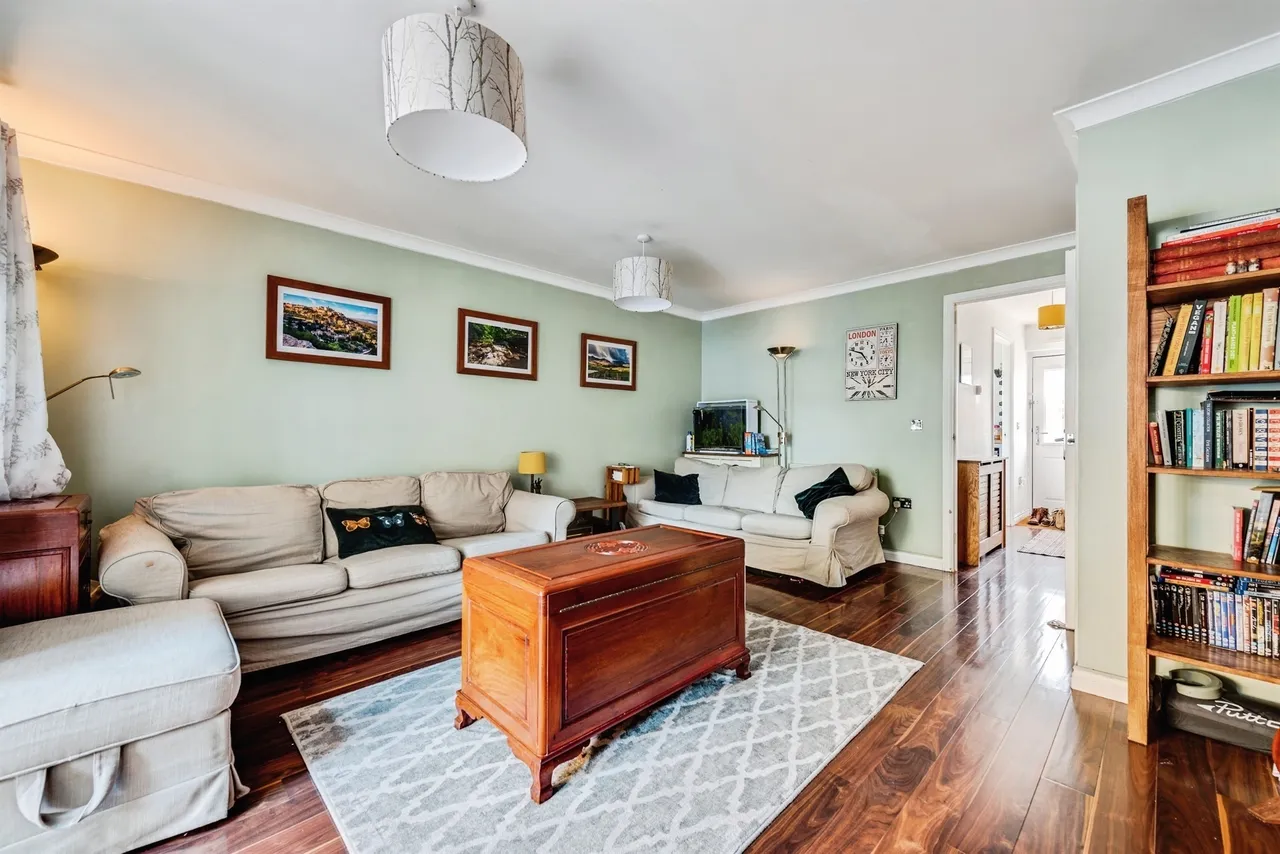 Cassini Drive, Swindon, SN25, photo 4