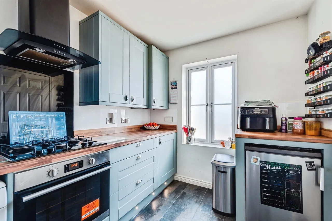 Cassini Drive, Swindon, SN25, photo 3