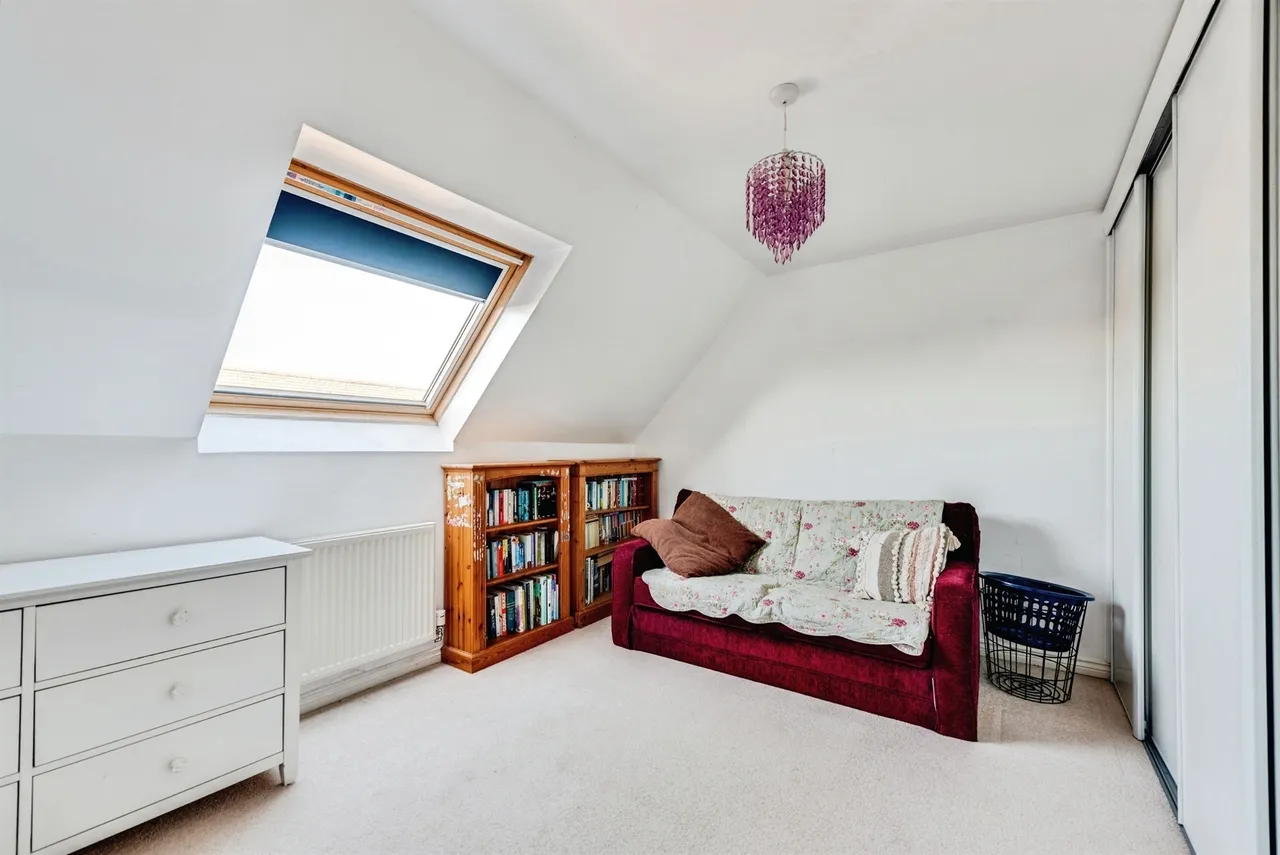 Cassini Drive, Swindon, SN25, photo 7