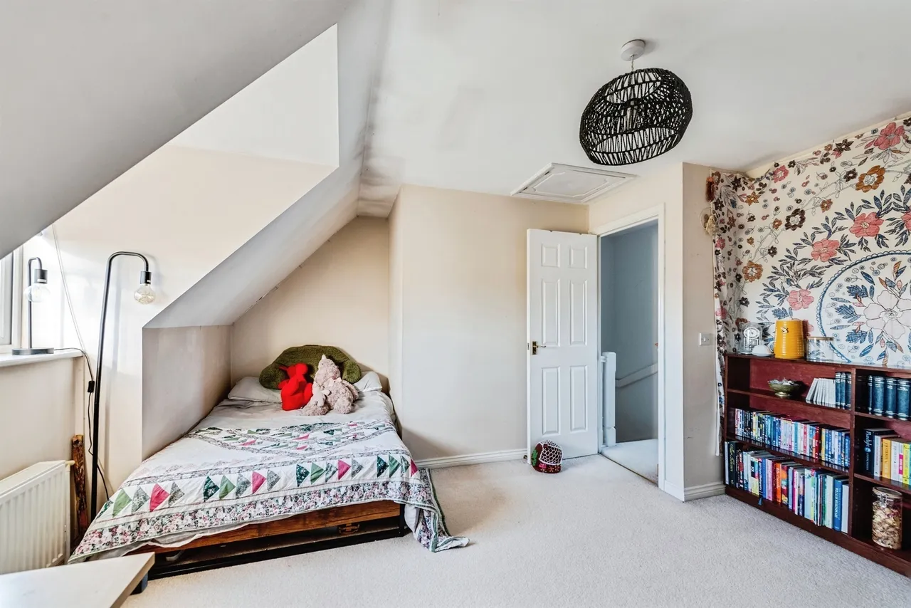 Cassini Drive, Swindon, SN25, photo 8