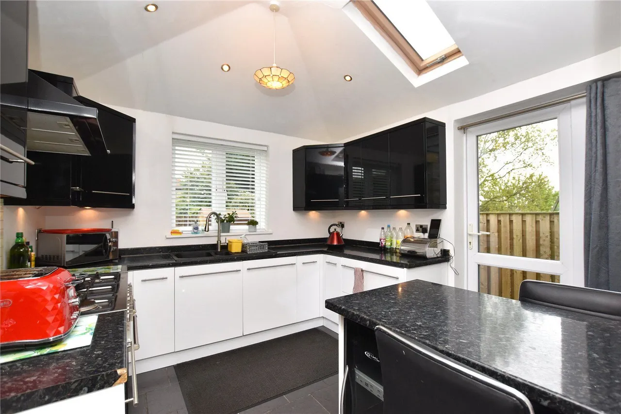 Moorland Drive, Guiseley, LS20, photo 3
