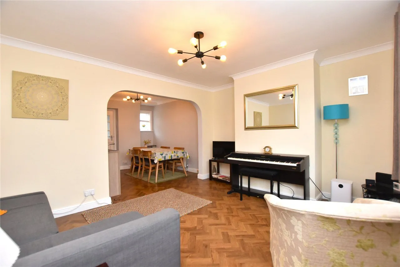 Moorland Drive, Guiseley, LS20, photo 2