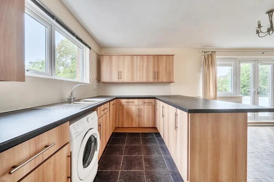 Guildford Road, Woking, GU22, photo 5