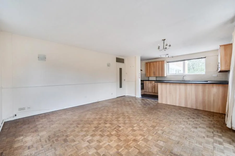 Guildford Road, Woking, GU22, photo 6